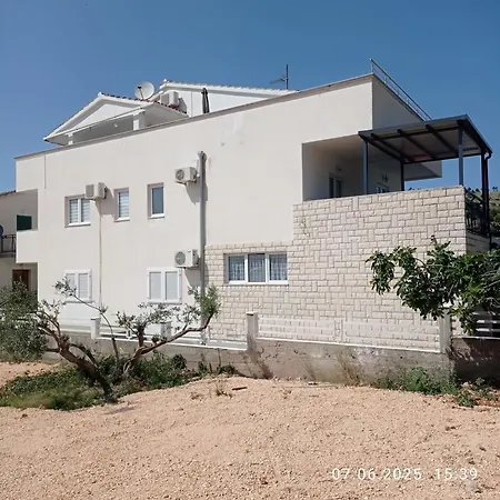 Natalie Seaview Apartment *
