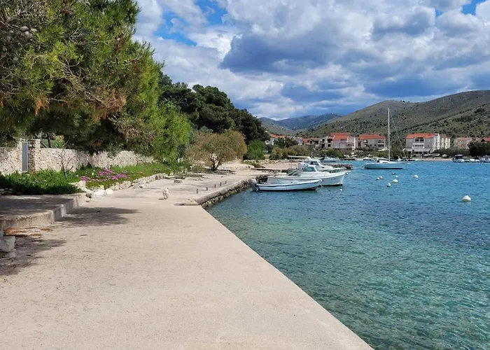 Natalie Seaview Apartament *